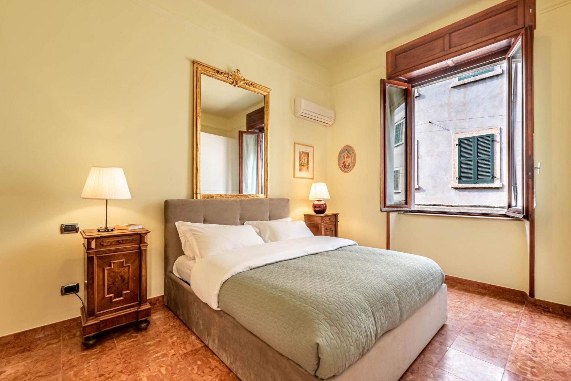 Piazza Isolo Central Apartment Verona Eksteriør billede