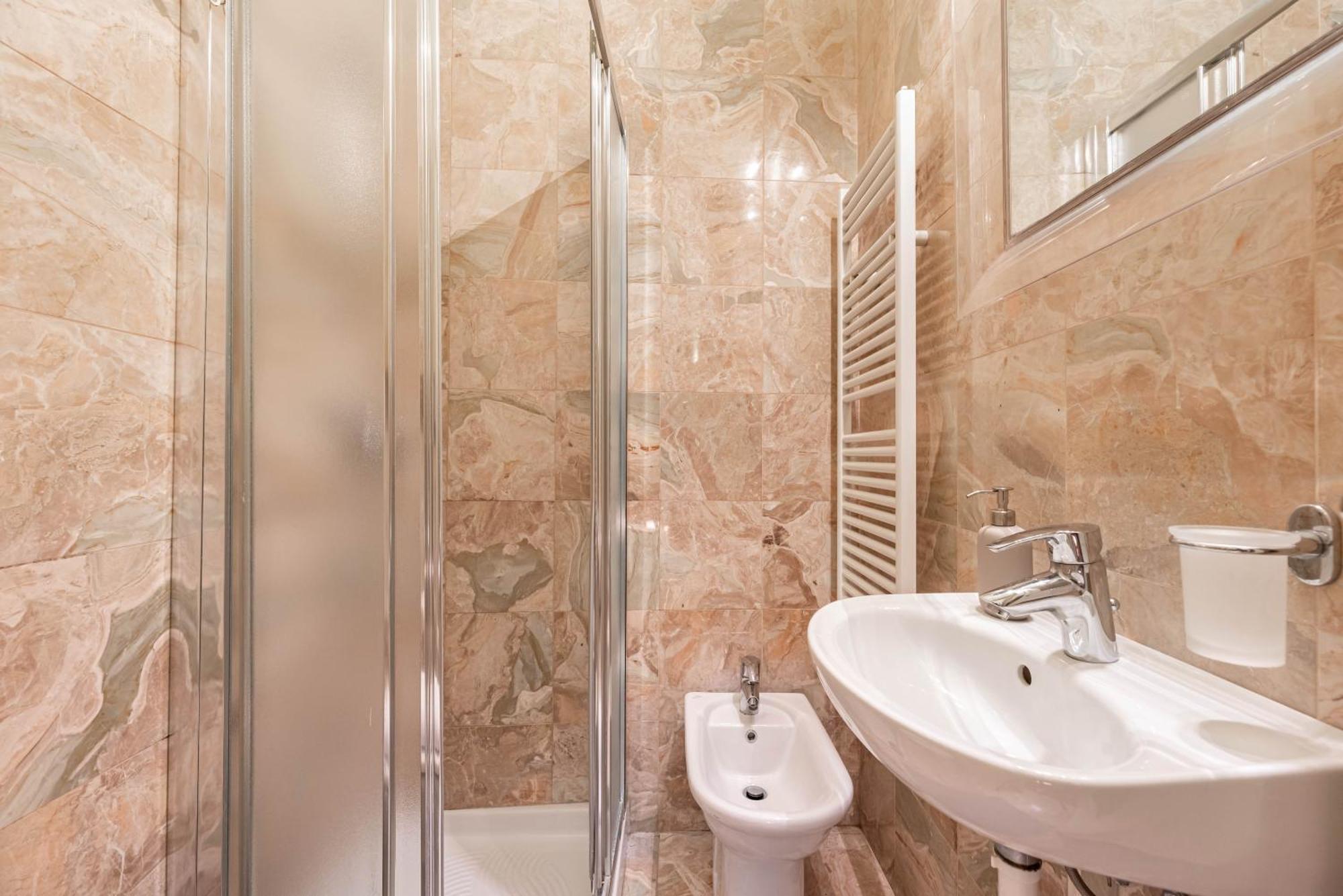 Piazza Isolo Central Apartment Verona Eksteriør billede