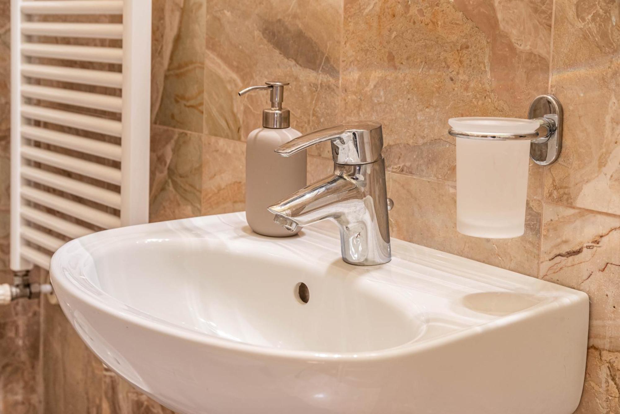 Piazza Isolo Central Apartment Verona Eksteriør billede