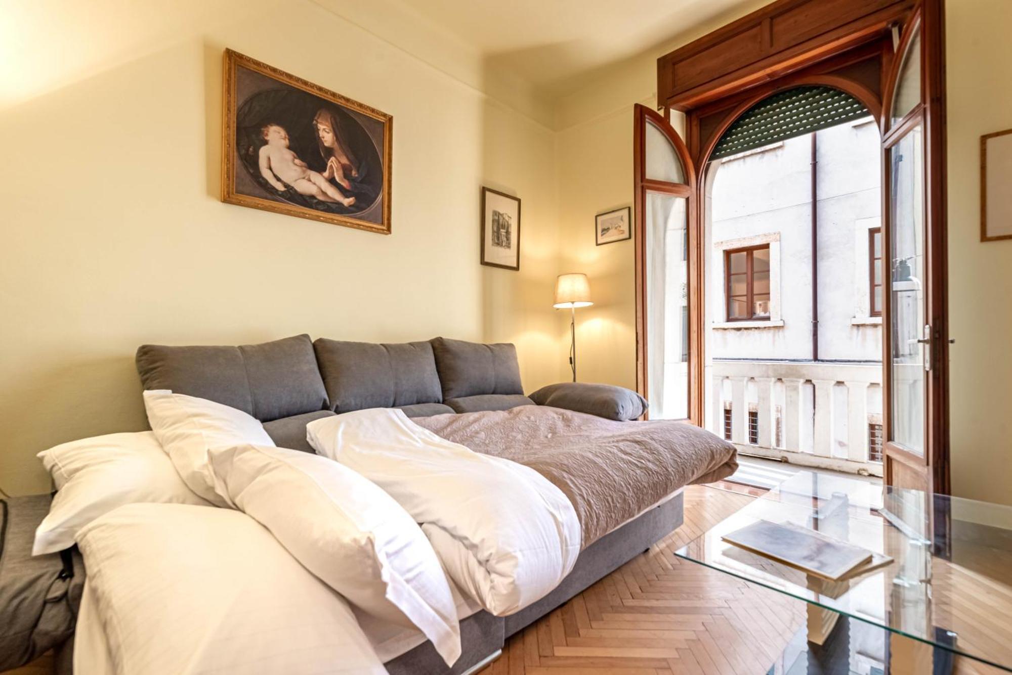 Piazza Isolo Central Apartment Verona Eksteriør billede