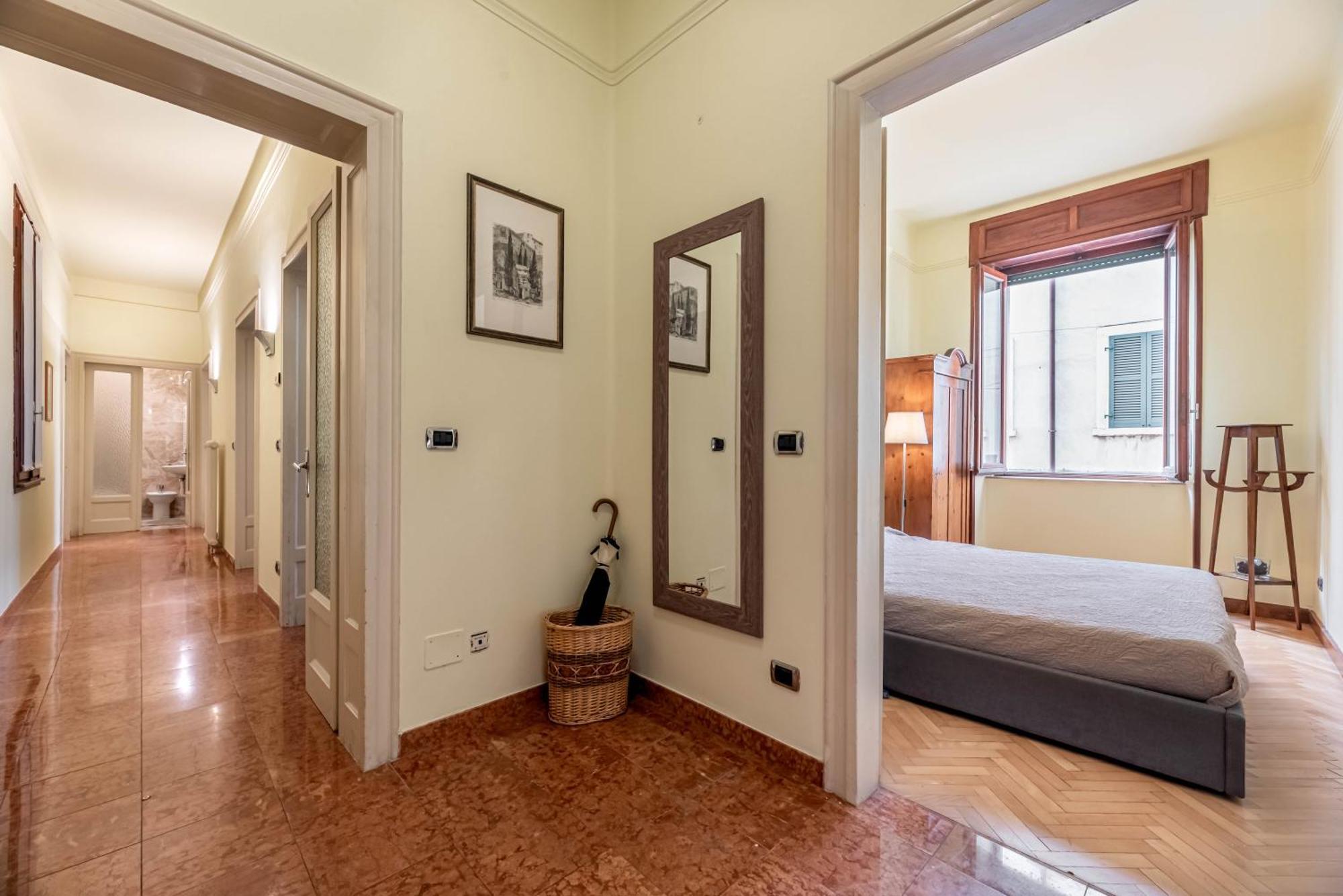Piazza Isolo Central Apartment Verona Eksteriør billede