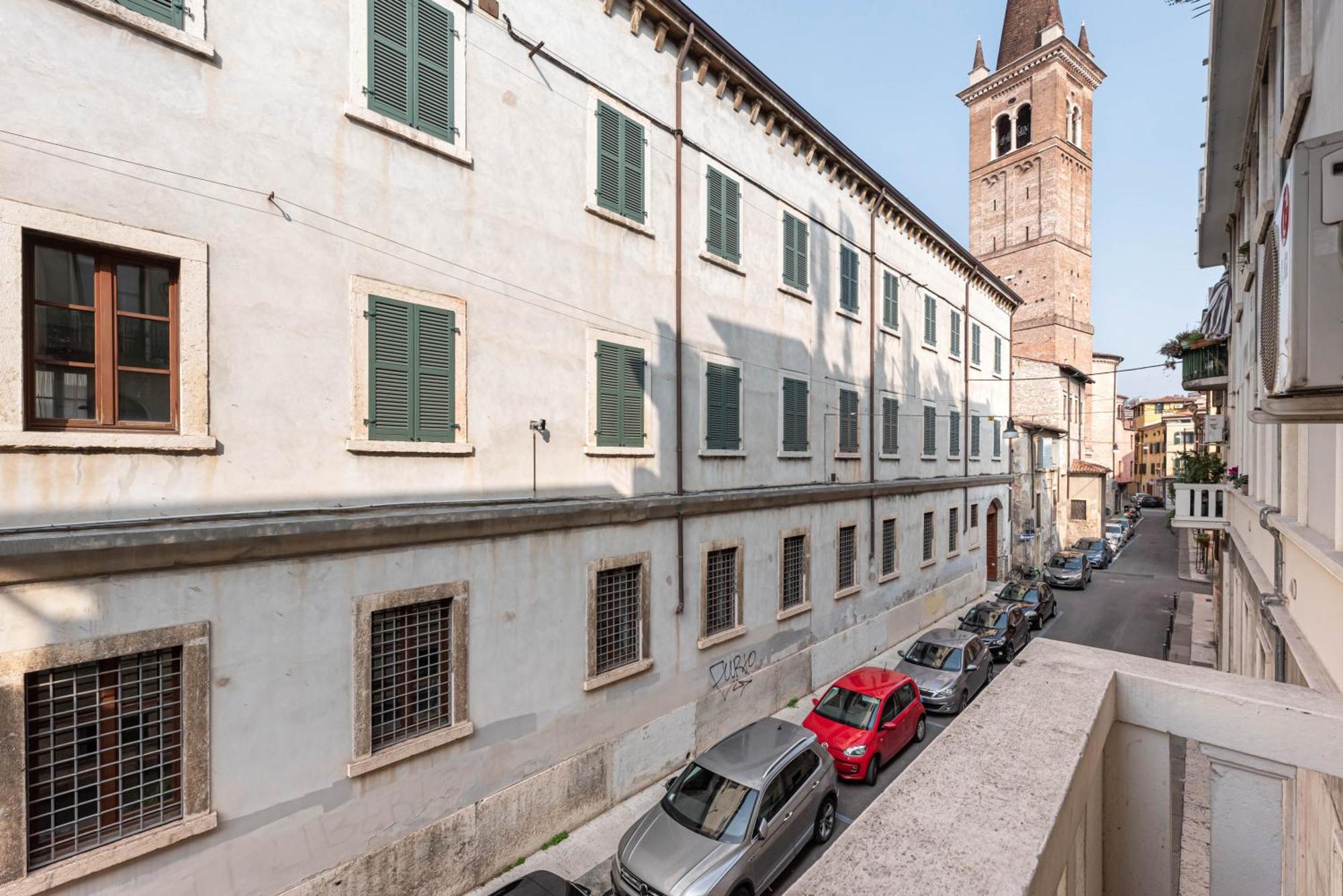 Piazza Isolo Central Apartment Verona Eksteriør billede